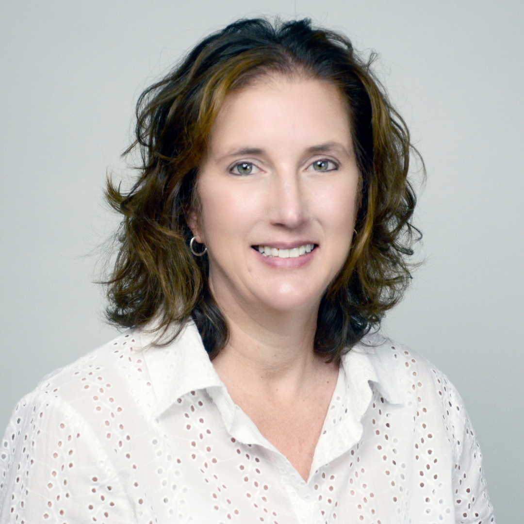 Headshot of Lynn Omslaer, VP of Quality Assurance and Corporate Compliance at Alternatives Inc